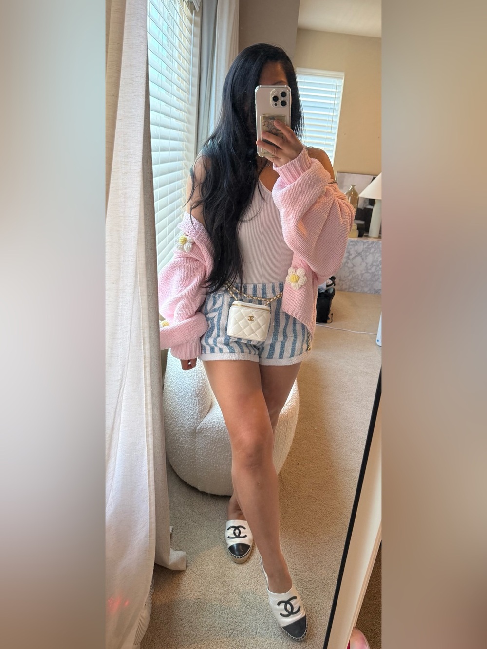 White double c fashion bag. Super cute!
